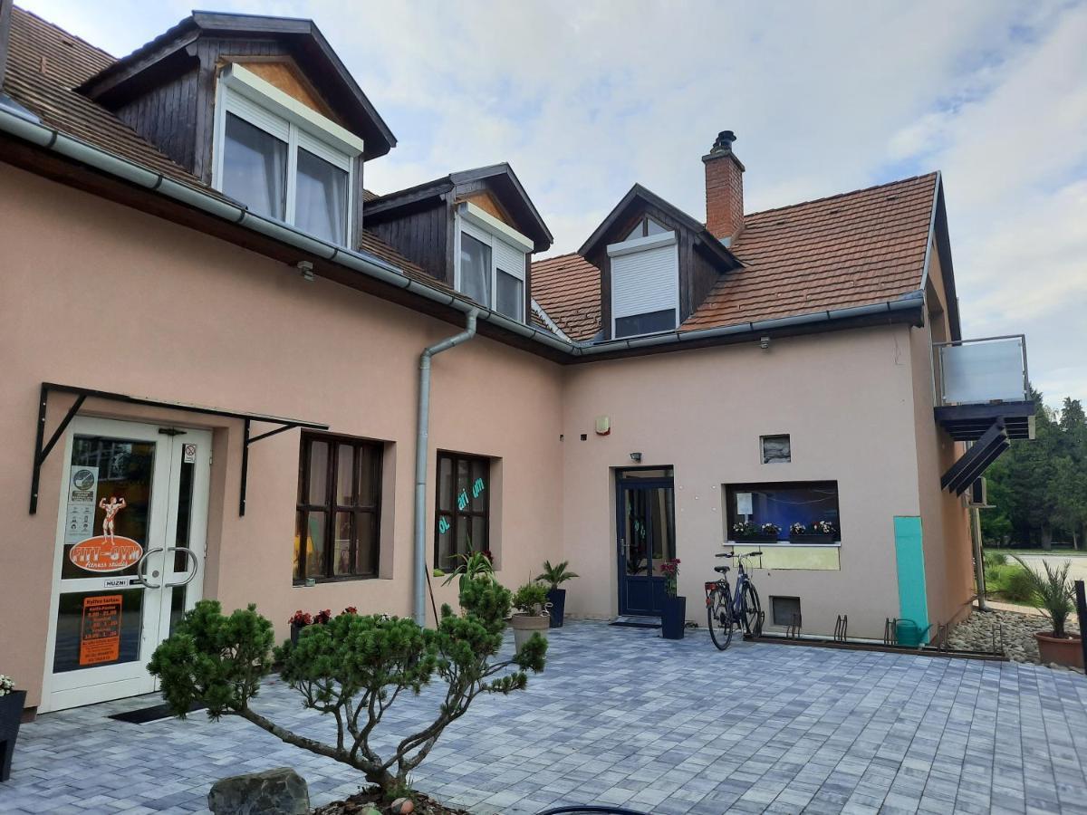 Fitt Apartman Ленти Экстерьер фото