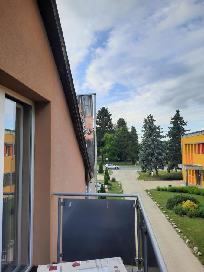 Fitt Apartman Ленти Экстерьер фото